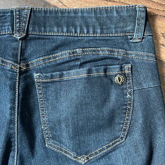 Democracy “Ab” Solution Stretch Denim Shorts - Picture 4 of 12